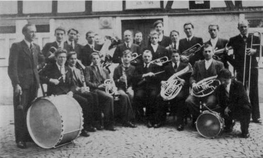 Vor dem Vereinslokal 1950